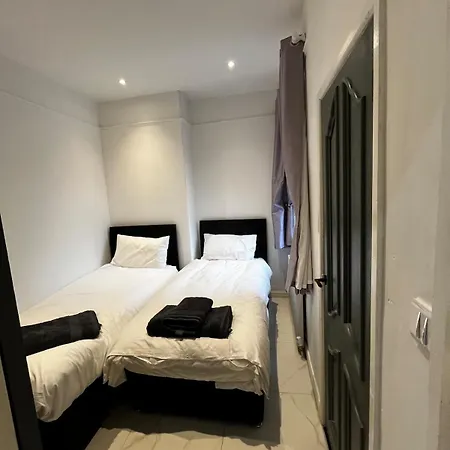 The 3-bed Luxe Sanctuary - Free Parking & Office Nyaraló Manchester