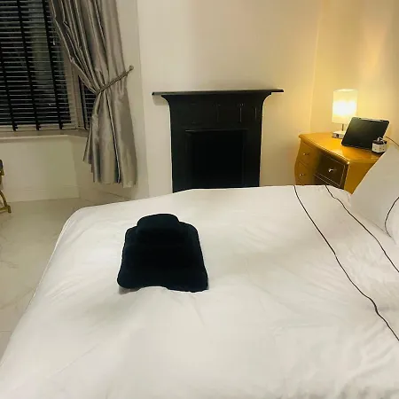The 3-bed Luxe Sanctuary - Free Parking & Office
