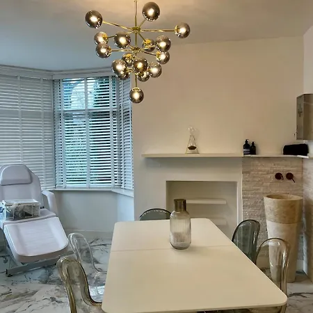 The 3-bed Luxe Sanctuary - Free Parking & Office