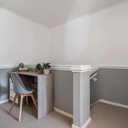 Stylish 2br Near Mcr Airport