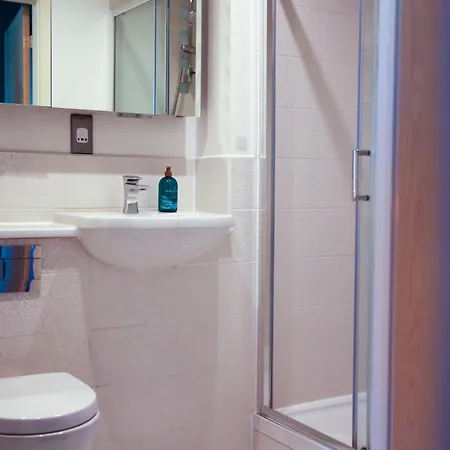 Luxury Three Story Townhouse Free Parking On Drive Holiday home Manchester