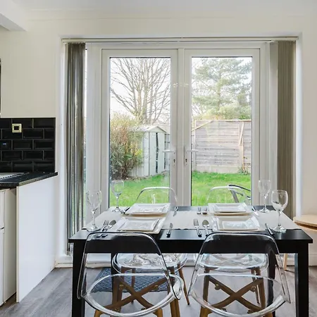 Cosy 3 Bed Home, Near Etihad Stadium, Fast Wifi Apartment Manchester