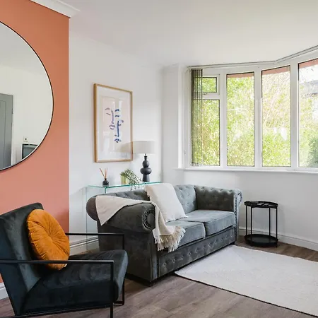 Cosy 3 Bed Home, Near Etihad Stadium, Fast Wifi Apartment