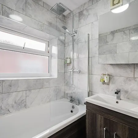 Cosy 3 Bed Home, Near Etihad Stadium, Fast Wifi * Manchester