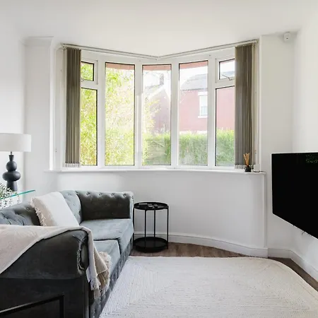 Cosy 3 Bed Home, Near Etihad Stadium, Fast Wifi Apartment