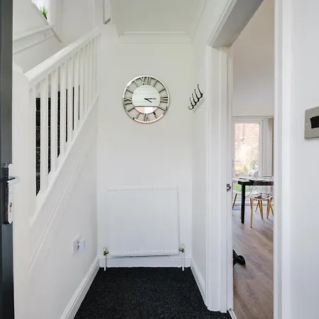 Apartment Cosy 3 Bed Home, Near Etihad Stadium, Fast Wifi *