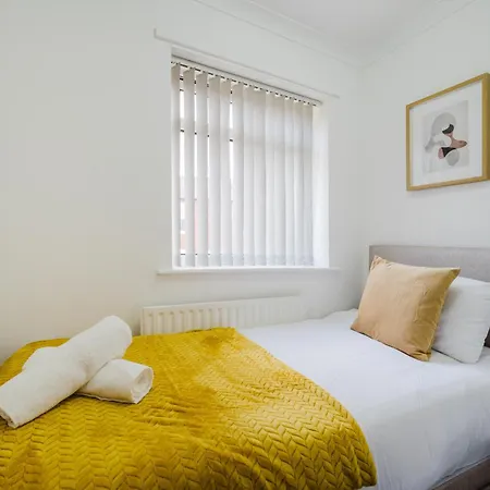 Cosy 3 Bed Home, Near Etihad Stadium, Fast Wifi Apartment Manchester