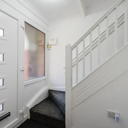 Apartment Cosy 3 Bed Home, Near Etihad Stadium, Fast Wifi Manchester