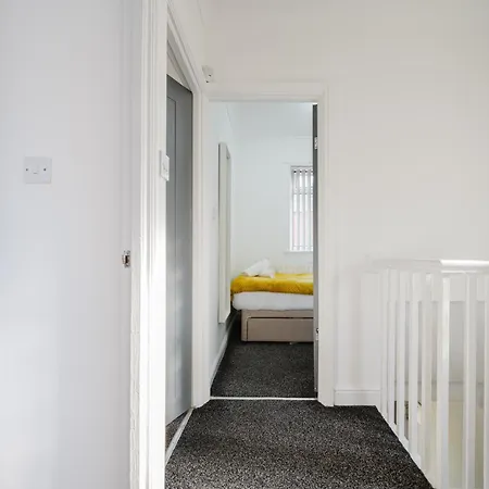 Apartment Cosy 3 Bed Home, Near Etihad Stadium, Fast Wifi *