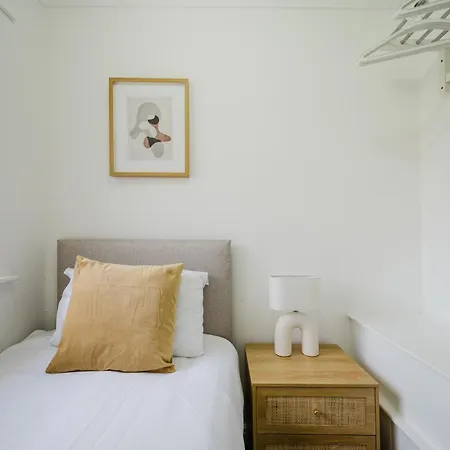 Cosy 3 Bed Home, Near Etihad Stadium, Fast Wifi *