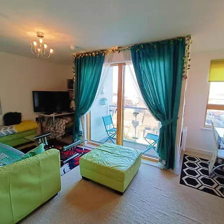 アパート 1 Bed Flat - Sleeps 5 - Pets - Garden - Parking *