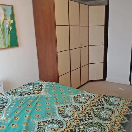 Апартаменты 1 Bed Flat - Sleeps 5 - Pets - Garden - Parking