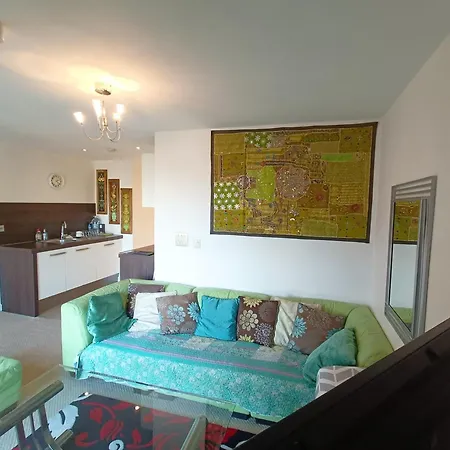 1 Bed Flat - Sleeps 5 - Pets - Garden - Parking アパート *