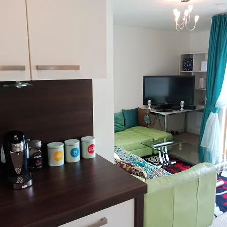 1 Bed Flat - Sleeps 5 - Pets - Garden - Parking * Манчестер