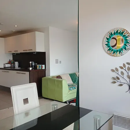 1 Bed Flat - Sleeps 5 - Pets - Garden - Parking アパート