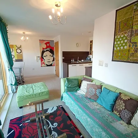1 Bed Flat - Sleeps 5 - Pets - Garden - Parking アパート *