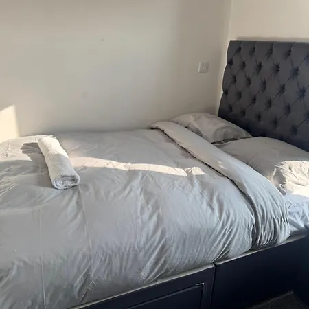 Luxury 2 Bedrooms *