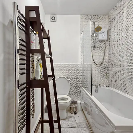 Luxe Sleeps 6 Free Parking Manchester