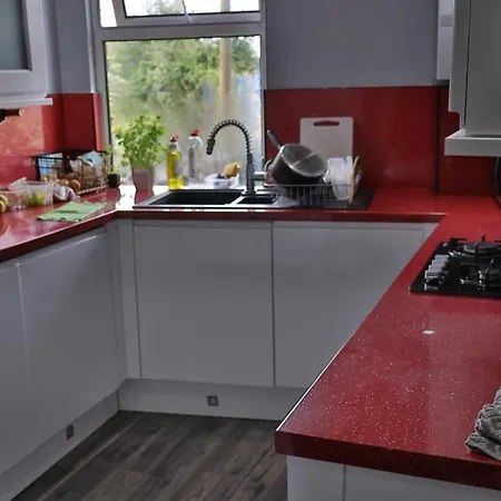 Away From Проживание в семье Манчестер