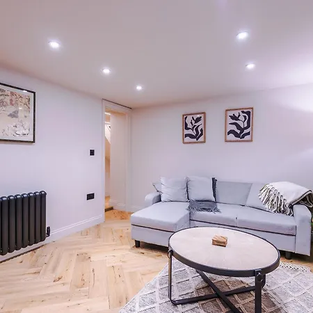 Opulent Oasis Large Luxury Sleeps 10 *