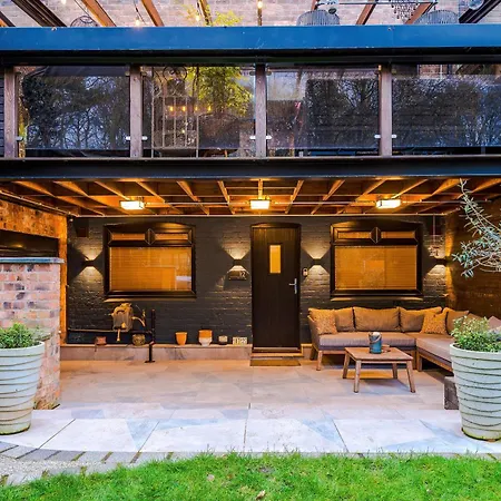 Opulent Oasis Large Luxury Sleeps 10 בית נופש