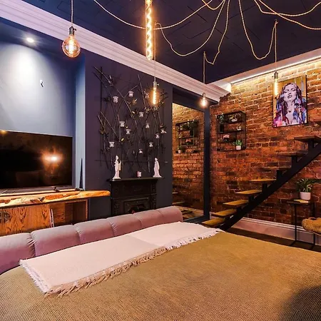 בית נופש Opulent Oasis Large Luxury Sleeps 10 מנצ'סטר