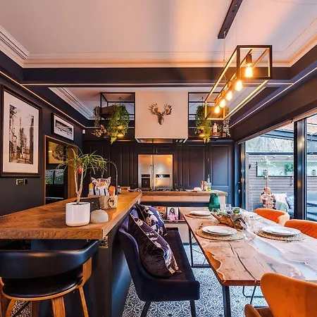 Opulent Oasis Large Luxury Sleeps 10