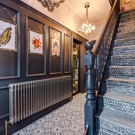 Opulent Oasis Large Luxury Sleeps 10 בית נופש