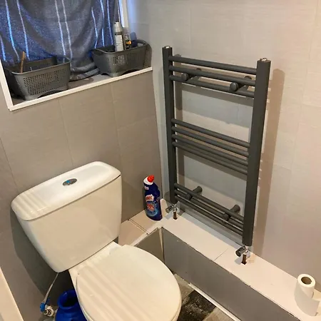 25 Gatley Avenue * Манчестер