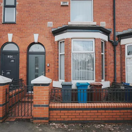 Dom wakacyjny 4-bed Perfect For Contractors & Families W Free Parking