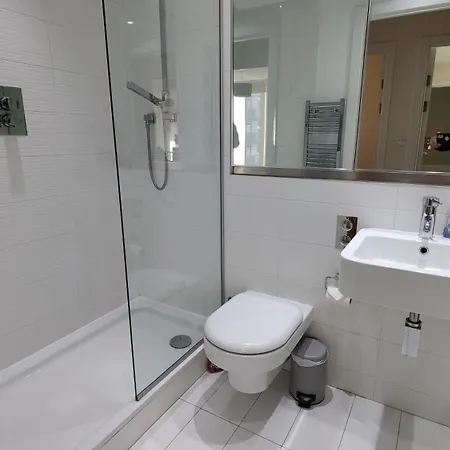 Spacious Homely Manchester City Stay Near Ao Arena And Shopping Centre With 500Mbps Internet & Netflix דירה