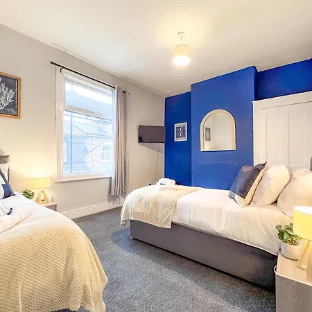 Cozy - Sleeps 7 - Pool Table - Wifi - Parking Ferienhaus