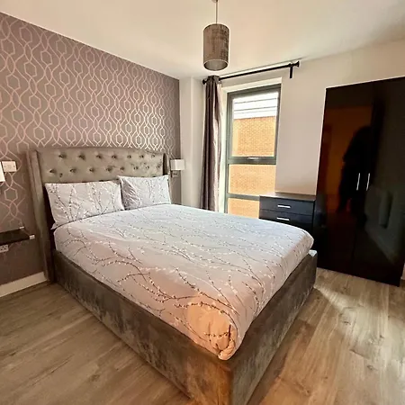 Centre 2 Bed With A Balcony Manchester