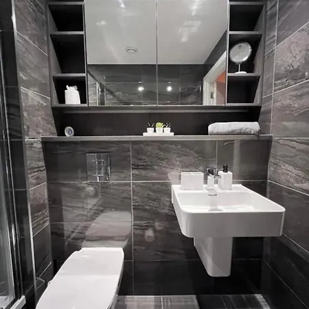 Apartment 3 Bedroom Penthouse In The Centre Deansgate New Build High Floor Manchester