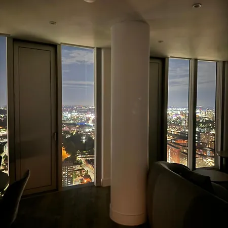 3 Bedroom Penthouse In The Centre Deansgate New Build High Floor Apartment *