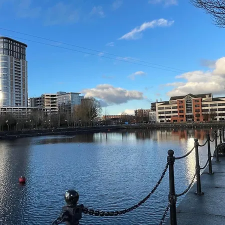 Modern & Cozy With Balcony, Near Media Centre & Old Trafford Stadium Manchester