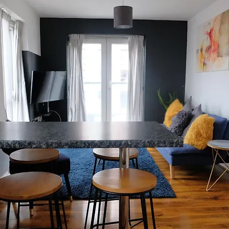 Bright 1 Bedroom Flat With Parking & Wifi For 3 Guests - Salford Uni, Victoria Station, Ao Arena