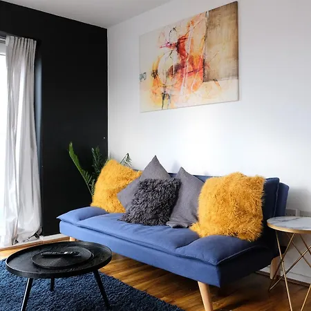 Bright 1 Bedroom Flat With Parking & Wifi For 3 Guests - Salford Uni, Victoria Station, Ao Arena Apartment Manchester