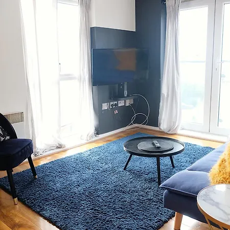Bright 1 Bedroom Flat With Parking & Wifi For 3 Guests - Salford Uni, Victoria Station, Ao Arena