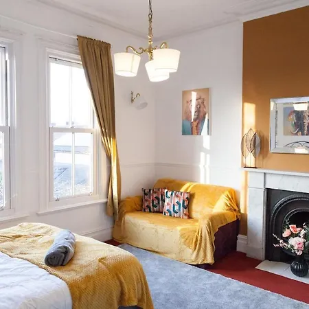 Victorian Elegance At Kingscliffe, Sleeps 17 * Manchester