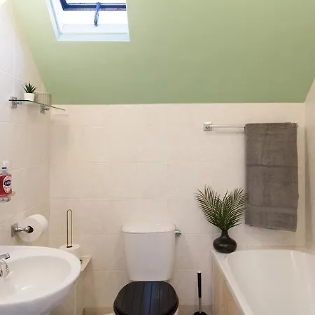 Villa Victorian Elegance At Kingscliffe, Sleeps 17 Manchester