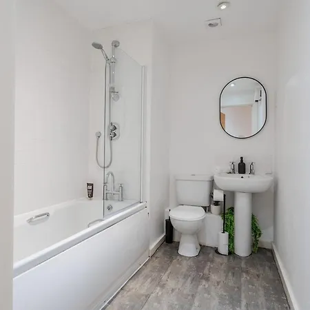 Luxury 2 Bed Centre Free Parking