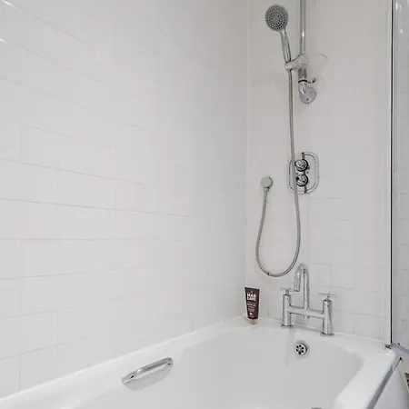 Luxury 2 Bed Centre Free Parking Apartment *