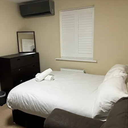 Affordable In A 4 Bedroom House *