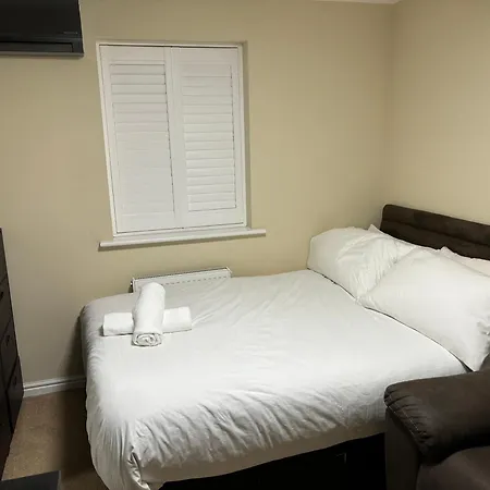 Affordable In A 4 Bedroom House *