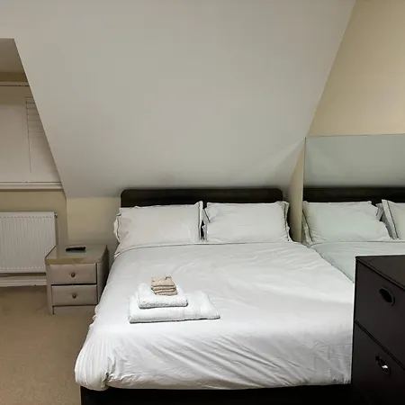 Apartment Affordable In A 4 Bedroom House Manchester