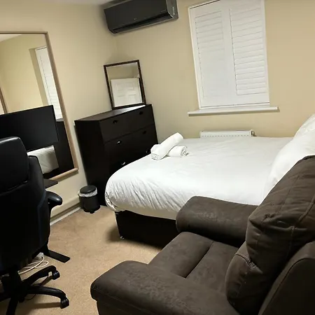 Affordable In A 4 Bedroom House *