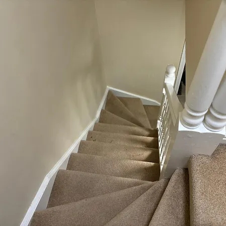 Affordable In A 4 Bedroom House Apartment *