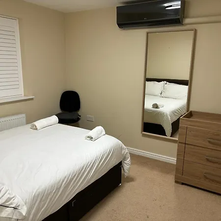 Apartment Affordable In A 4 Bedroom House *