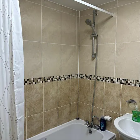 Apartment Affordable In A 4 Bedroom House Manchester